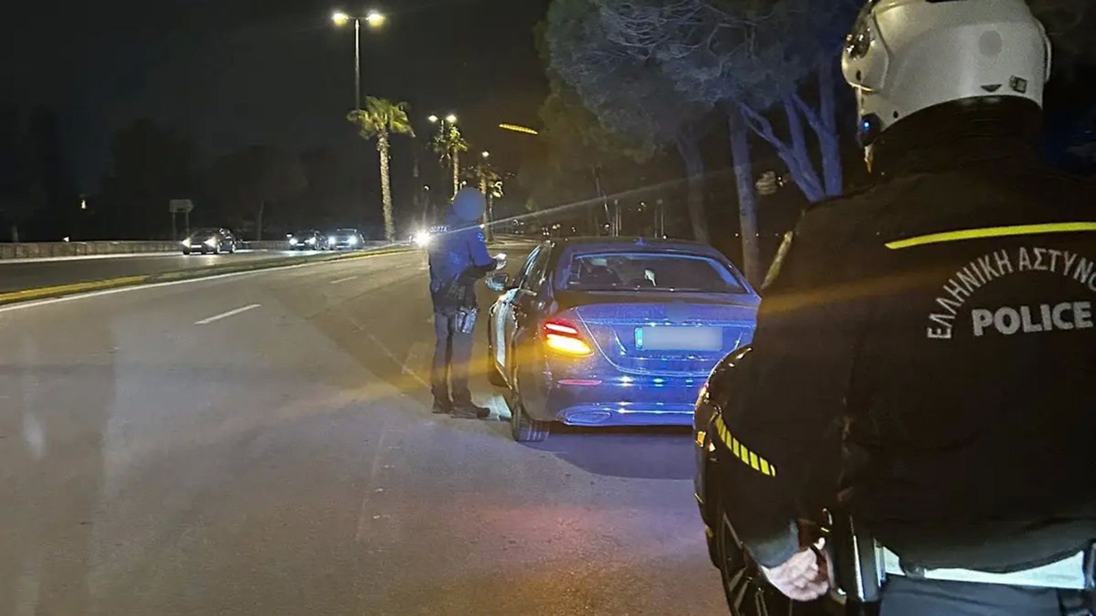 ΕΛ.ΑΣ.: 95 οχήματα με γερανό, 974 οδηγοί έμειναν χωρίς δίπλωμα! 